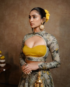 deepti-sati-in-mughal-style-lehenga-dress-photos-003