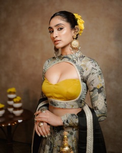 deepti-sati-in-mughal-style-lehenga-dress-photos-004