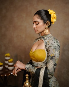 deepti-sati-in-mughal-style-lehenga-dress-photos-005