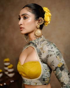 deepti-sati-in-mughal-style-lehenga-dress-photos-008