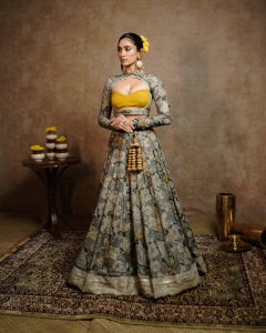 deepti-sati-in-mughal-style-lehenga-dress-photos-013