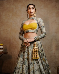 deepti-sati-in-mughal-style-lehenga-dress-photos