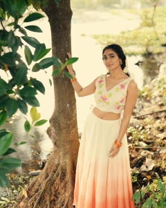 deepti-sati-in-onam-paavada-and-blouse-dress-photos-001