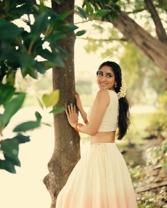 deepti-sati-in-onam-paavada-and-blouse-dress-photos-004