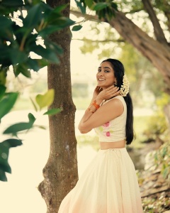 deepti-sati-in-onam-paavada-and-blouse-dress-photos-005