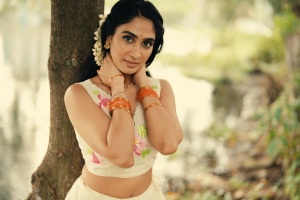 deepti-sati-in-onam-paavada-and-blouse-dress-photos-010