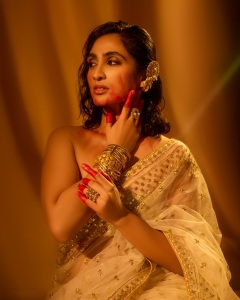 deepti-sati-in-party-wear-saree-with-blouse-style-photos-008