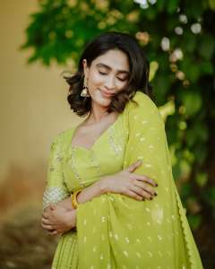 deepti-sati-in-pastel-green-lehenga-photos-008