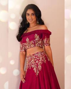 deepti-sati-in-red-shoulder-lehenga-001