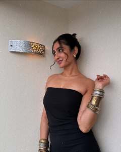 deepti-sati-in-strapless-black-cropped-top-photos-002