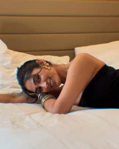 deepti-sati-in-strapless-black-cropped-top-photos-009