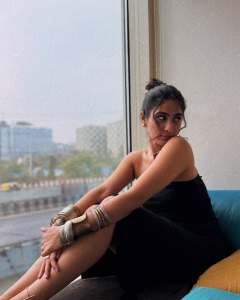 deepti-sati-in-strapless-black-cropped-top-photos