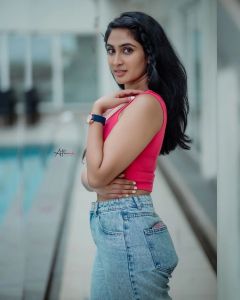 deepti-sati-in-white-top-and-shorts-photos-007