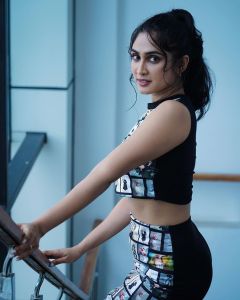 deepti-sati-in-white-top-and-shorts-photos-014