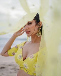 deepti-sati-in-yellow-lehenga-001