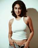 deepti-sati-in-jeans-and-sleeveless-crop-top-high-neck-photos-001