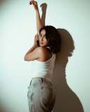 deepti-sati-in-jeans-and-sleeveless-crop-top-high-neck-photos-004