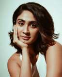 deepti-sati-in-jeans-and-sleeveless-crop-top-high-neck-photos-006