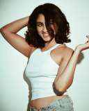deepti-sati-in-jeans-and-sleeveless-crop-top-high-neck-photos-008