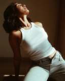 deepti-sati-in-jeans-and-sleeveless-crop-top-high-neck-photos-014