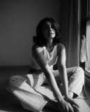deepti-sati-in-jeans-and-sleeveless-crop-top-high-neck-photos-016
