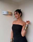 deepti-sati-in-strapless-black-cropped-top-photos-002