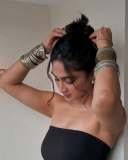 deepti-sati-in-strapless-black-cropped-top-photos-007