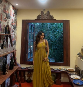 devika-sanjay-goa-trip-outfit-photos-001
