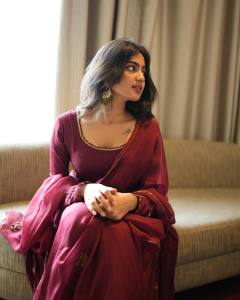 devika-sanjay-in-maroon-colour-chiffon-churidar-photos.__445285240_1923271181439053_6511214989980646666_n