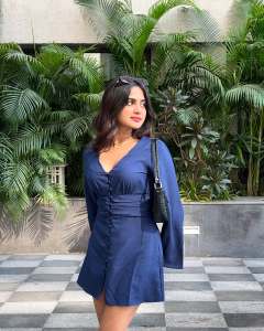 devika-sanjay-in-outing-dress-ideas-photos-003