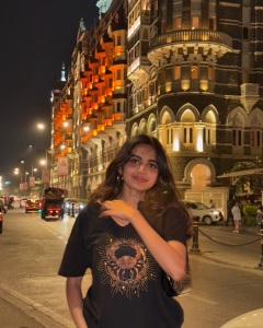 devika-sanjay-in-outing-dress-ideas-photos-006