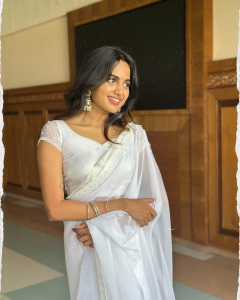 devika-sanjay-in-sheer-fluid-white-saree-likely-organza-or-tissue-chiffon-featuring-a-fine-white-lace-border-along-the-edges-with-same-colour-blouse-photos-001