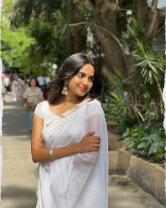 devika-sanjay-in-sheer-fluid-white-saree-likely-organza-or-tissue-chiffon-featuring-a-fine-white-lace-border-along-the-edges-with-same-colour-blouse-photos-002