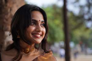 devika-sanjay-in-violet-tissue-saree-photos