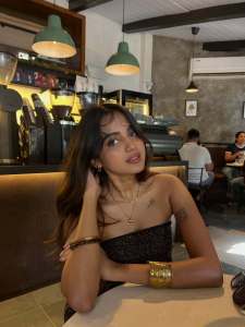 devika-sanjay-latest-photos-in-her-vacation-trip-outfits-015