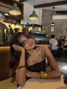 devika-sanjay-latest-photos-in-her-vacation-trip-outfits-017