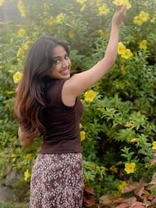 devika-sanjay-latest-photos-in-her-vacation-trip-outfits-021
