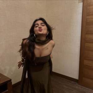 devika-sanjay-short-dress-ideas-styling-outfit-photos-004