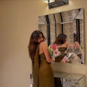 devika-sanjay-short-dress-ideas-styling-outfit-photos-018