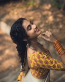 devika-sanjay-in-dhavani-set-style-ideas-photos-002