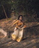 devika-sanjay-in-dhavani-set-style-ideas-photos-005