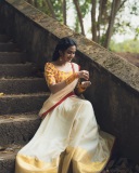 devika-sanjay-in-dhavani-set-style-ideas-photos