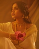 devika-sanjay-in-village-girl-look-photo-001