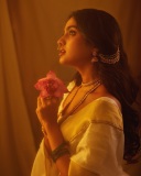 devika-sanjay-in-village-girl-look-photo-004