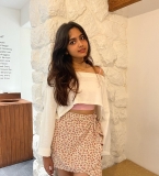 devika-sanjay-in-cropped-blouse-and-floral-pattern-shorts