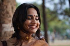 devika-sanjay-in-violet-tissue-saree-photos-001