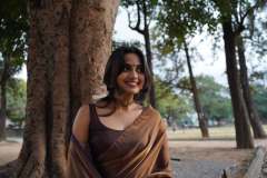 devika-sanjay-in-violet-tissue-saree-photos-003