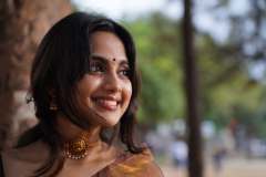 devika-sanjay-in-violet-tissue-saree-photos