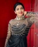 sai-dhanshika-bridal-look-dress-style-photos-024