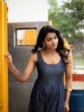 sai-dhanshika-wearing-jeans-material-long-dress-images-004